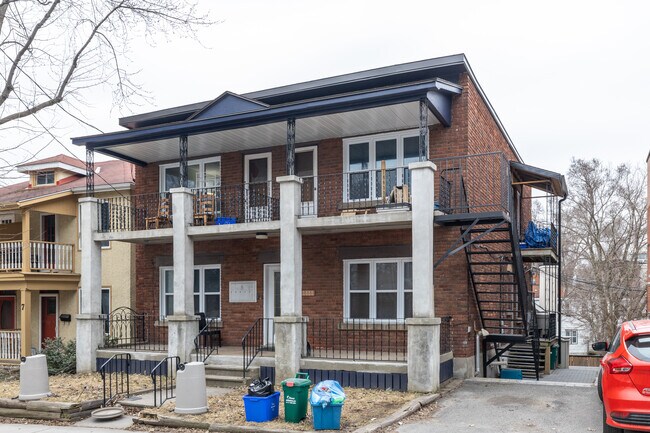 9 Acacia Av