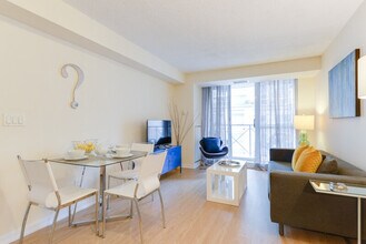 160 Simcoe St, Unit SI ID1034871P in Toronto, ON - Building Photo - Building Photo