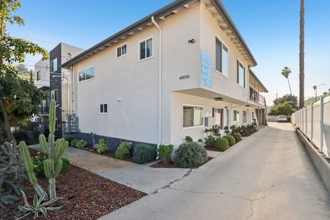 Esmeralda in Los Angeles, CA - Foto de edificio - Building Photo