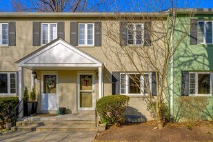 9848 Hollow Glen Pl in Silver Spring, MD - Building Photo
