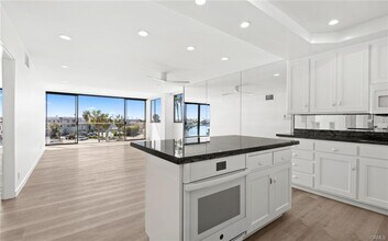 611 Lido Park Dr in Newport Beach, CA - Building Photo - Building Photo