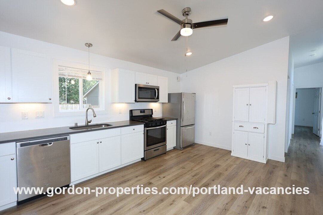 5424 SE 88th Ave in Portland, OR - Building Photo