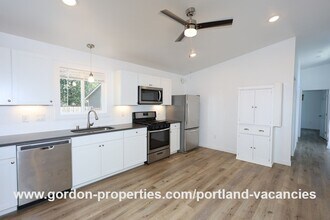 5424 SE 88th Ave in Portland, OR - Building Photo - Building Photo