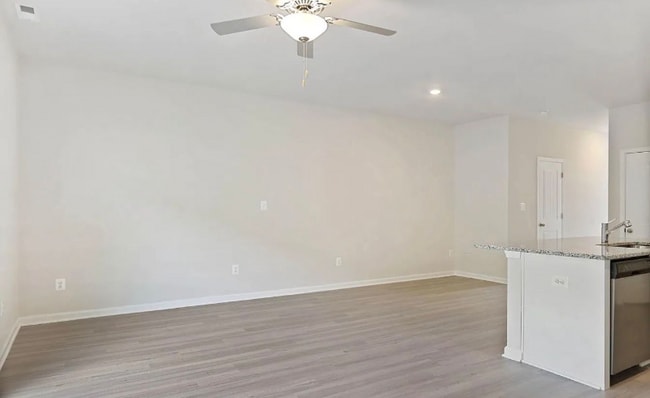 86 Dumsford St in Falling Waters, WV - Building Photo - Building Photo