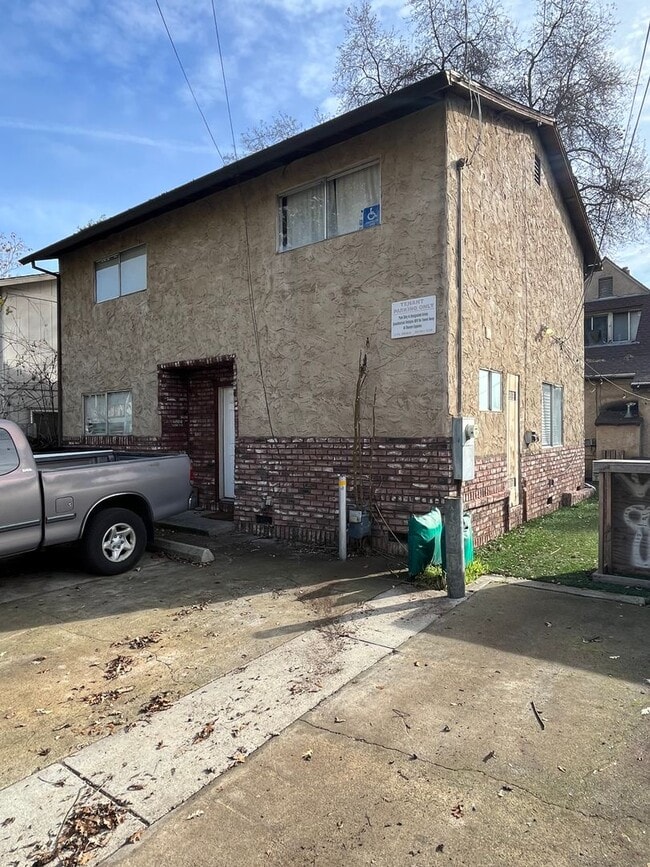 property at 824 W 1st St