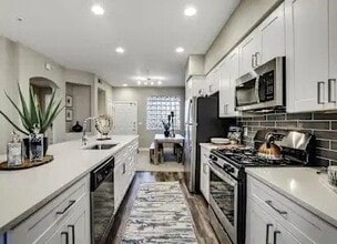 Desert Club in Phoenix, AZ - Foto de edificio - Building Photo