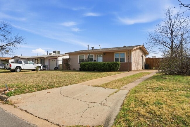 property at 1741 Pasadena Dr