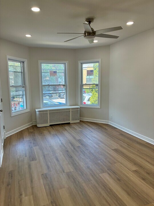 3745 W Diversey Ave in Chicago, IL - Building Photo