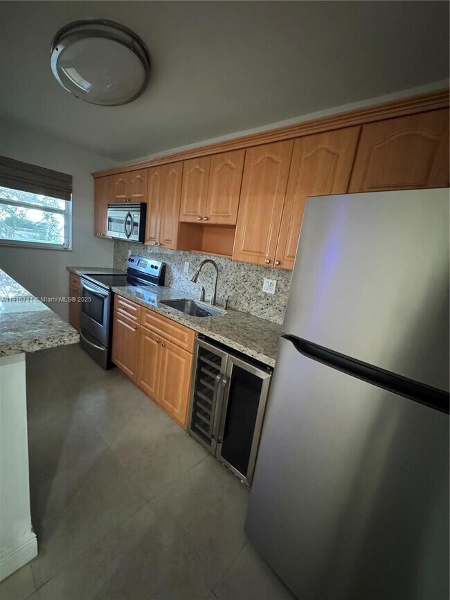 5839 SW 74th Terrace in South Miami, FL - Building Photo - Building Photo