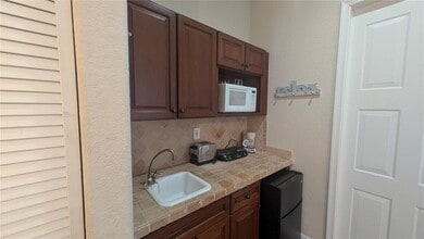 691 Ranch Rd in Weston, FL - Building Photo - Building Photo