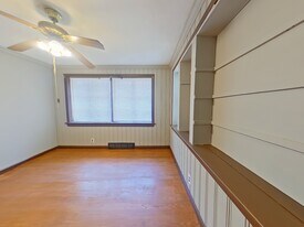 1633 Veronica Ave in St. Louis, MO - Building Photo