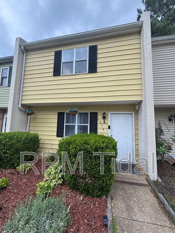 property at 12714 Woodside Ln