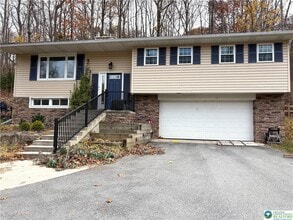 6711 Powder Valley Rd in Zionsville, PA - Foto de edificio - Building Photo