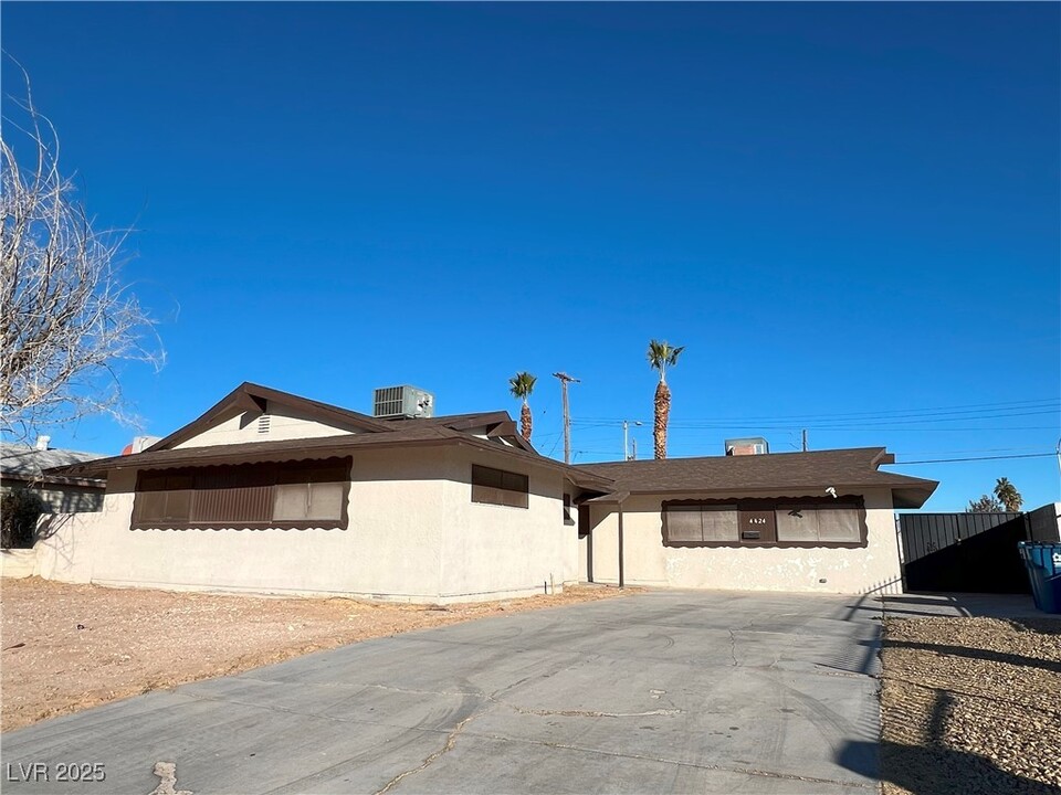 4424 Hillcrest Ave in Las Vegas, NV - Building Photo