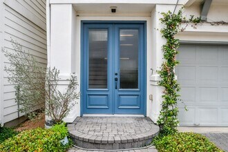 2222 Hilshire Lake Dr in Houston, TX - Building Photo - Building Photo