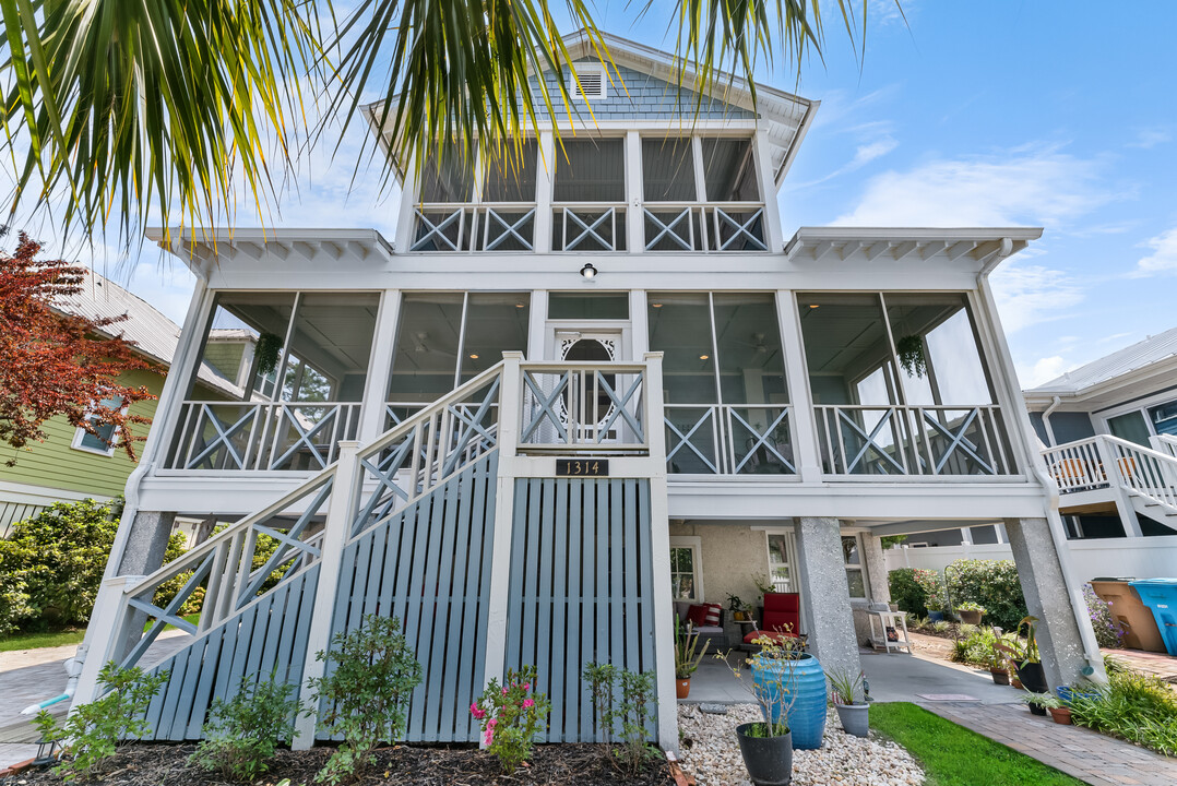 1314 2nd Ave in Tybee Island, GA - Building Photo