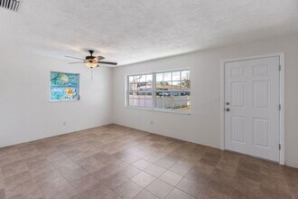 4559 33rd Ave N in St. Petersburg, FL - Building Photo - Building Photo