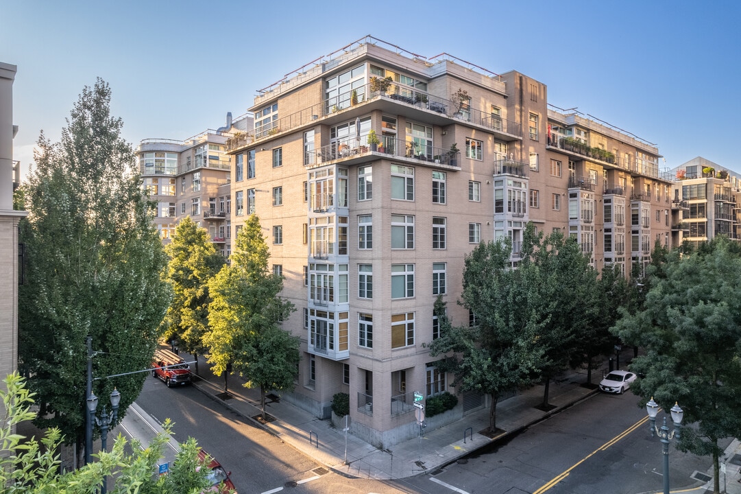 Bridgeport Condominiums in Portland, OR - Building Photo