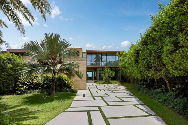 825 E Dilido Dr in Miami Beach, FL - Building Photo - Building Photo