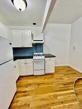 11 Maiden Ln, Unit 3C in New York, NY - Building Photo - Building Photo