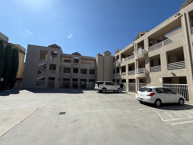 2604 E 20th St in Signal Hill, CA - Building Photo - Building Photo