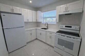 629 SW 10th St in Miami, FL - Building Photo - Building Photo