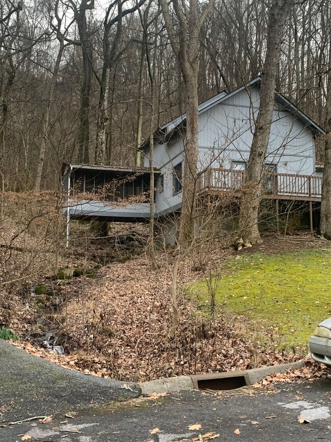 2024 Queensbury Ct in Kingsport, TN - Foto de edificio - Building Photo