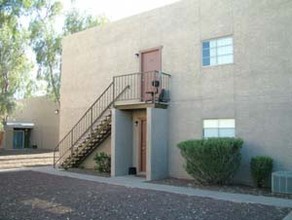 2801 E Paradise Ln in Phoenix, AZ - Building Photo - Building Photo