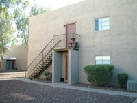 2801 E Paradise Ln in Phoenix, AZ - Foto de edificio - Building Photo