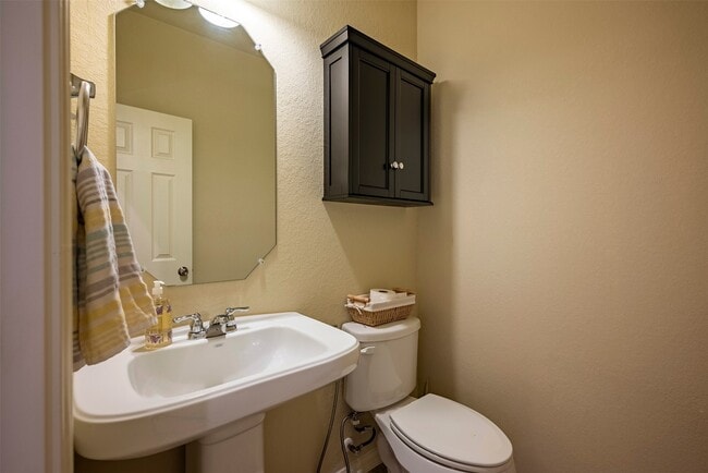 property at 4423 Hidden Oaks Wy