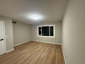 1396 Lakeside Cir in Eagan, MN - Building Photo - Building Photo