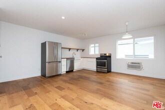 3933 Marathon St in Los Angeles, CA - Foto de edificio - Building Photo