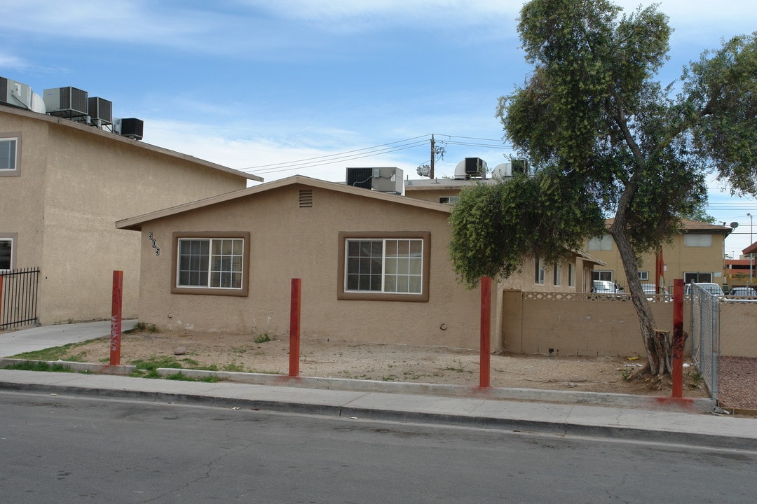 505 McKellar Cir in Las Vegas, NV - Building Photo