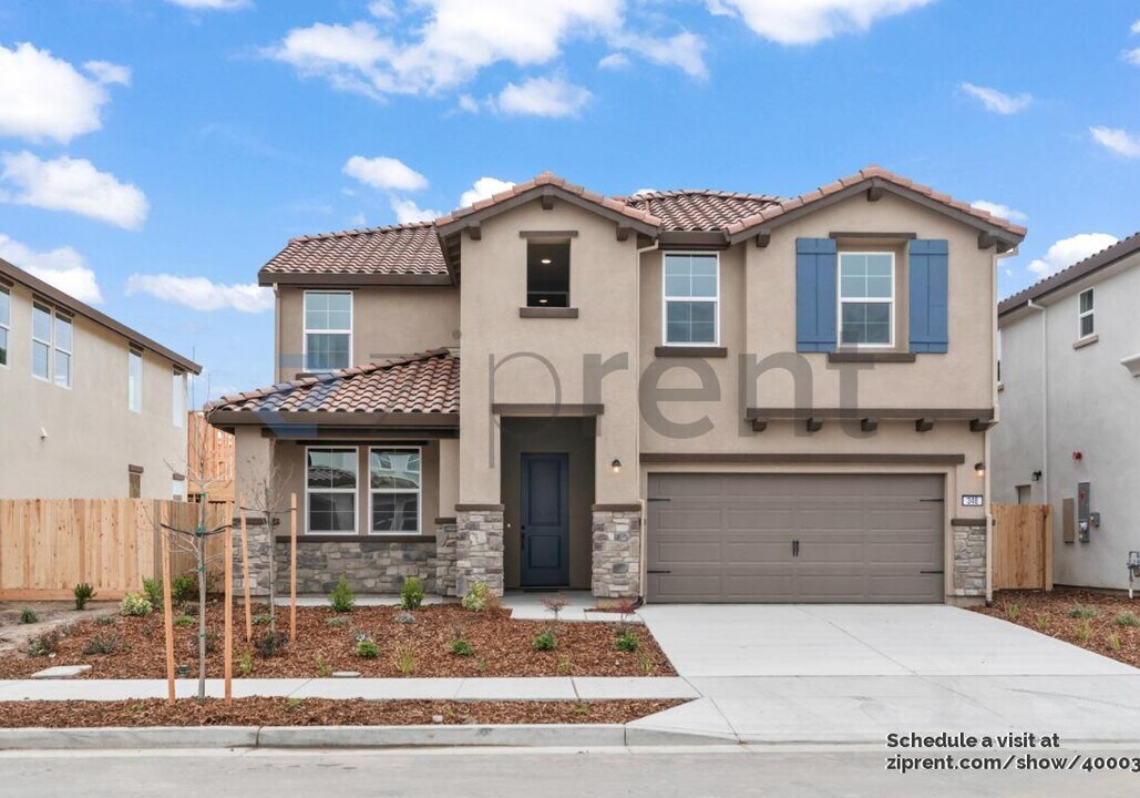 348 Monastery Dr in Lathrop, CA - Building Photo