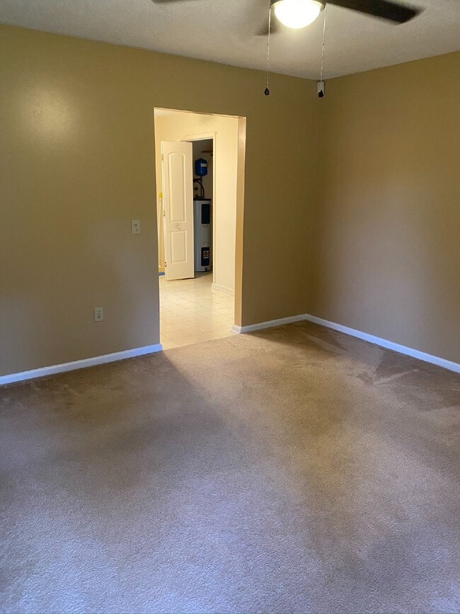 1021 White Cir in Hinesville, GA - Building Photo - Building Photo