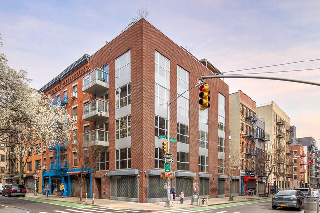 32 Clinton St