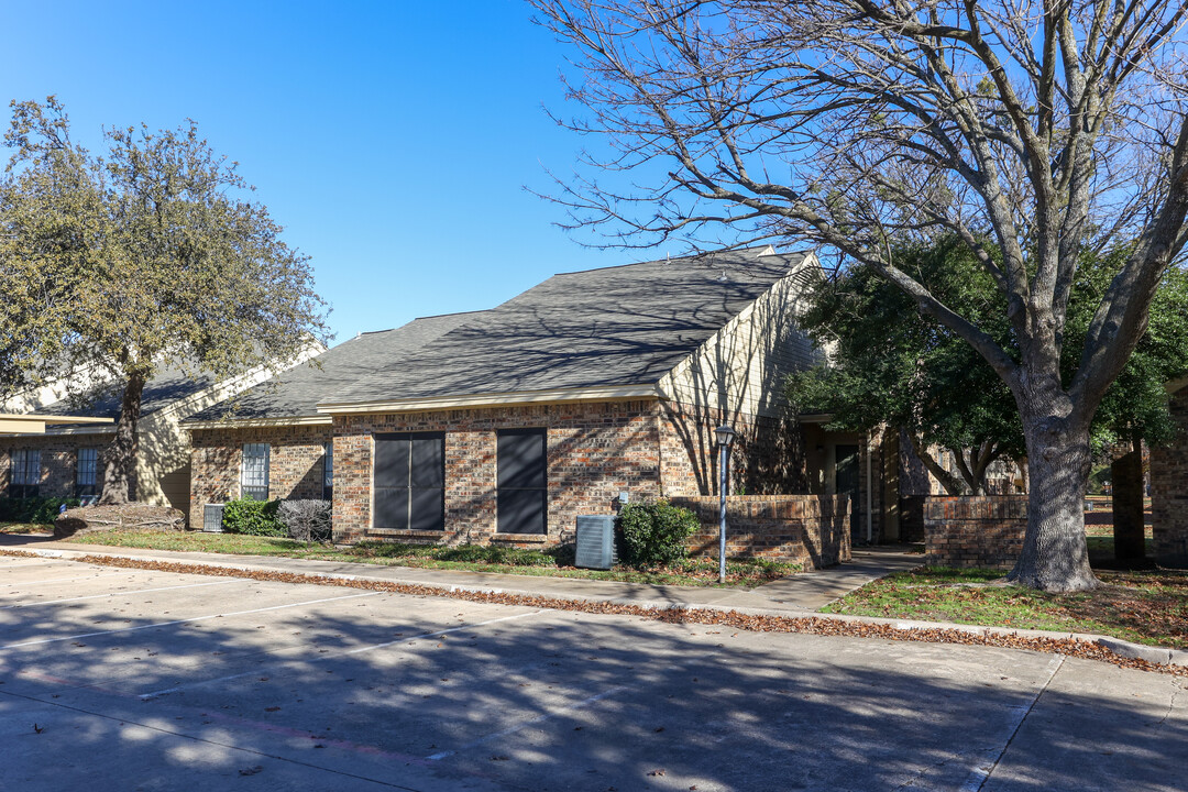 Cobblestone Condominiums in Plano, TX - Building Photo