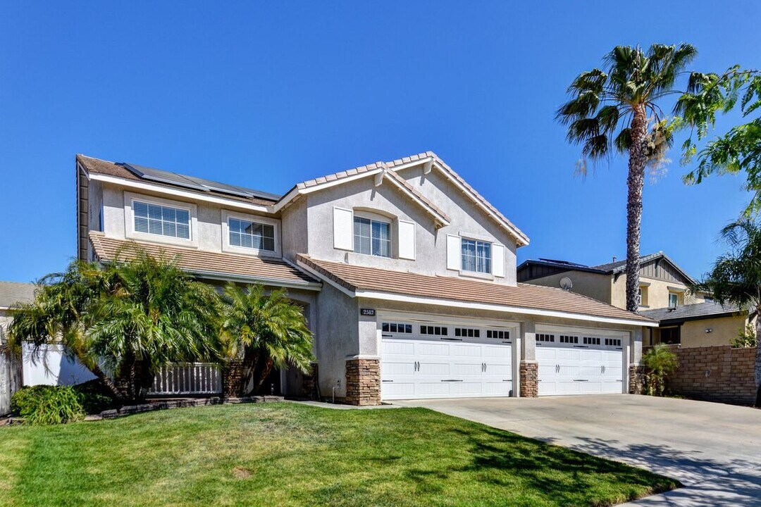 2587 MacBeth Ave in Corona, CA - Building Photo