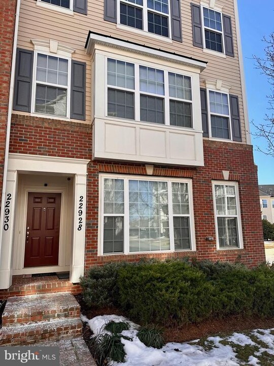 22928 Spicebush Dr in Clarksburg, MD - Building Photo