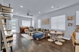 228 Wimberly St, Unit 712-Furnished in Fort Worth, TX - Building Photo - Building Photo