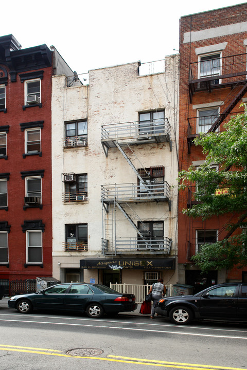 245 E Broadway in New York, NY - Building Photo