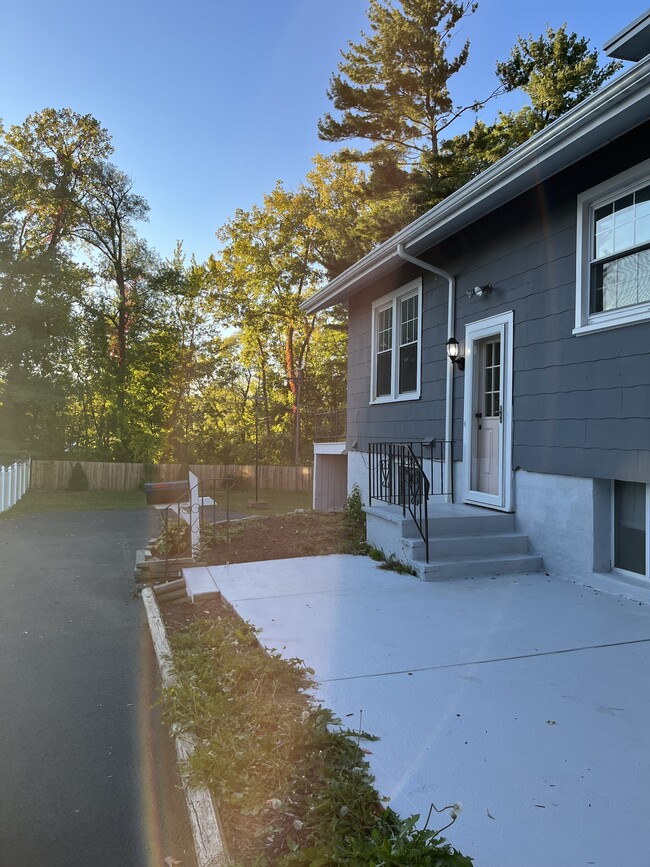 58 Old Loudon Rd in Latham, NY - Foto de edificio - Building Photo
