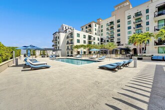 1300 Ponce de Leon Blvd in Coral Gables, FL - Building Photo - Building Photo