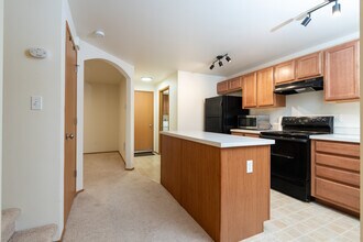 2732 Hidden Springs Loop SE in Olympia, WA - Building Photo - Building Photo