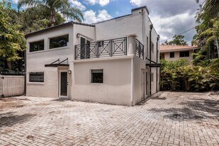 2742 Coacoochee St in Miami, FL - Building Photo