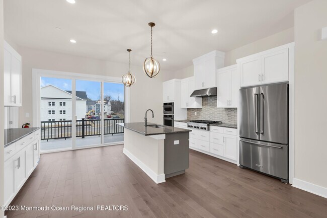 5 Blaisdell Ct in Middletown, NJ - Building Photo - Building Photo