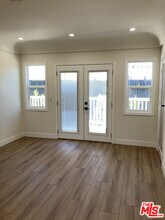 1270 S Bronson Ave in Los Angeles, CA - Building Photo - Building Photo