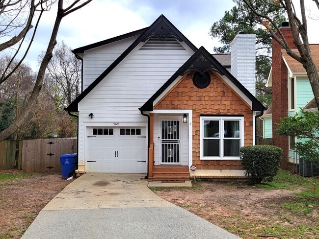 property at 969 Oak St SW