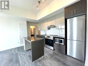 188 Fairview Mall Dr in Toronto, ON - Building Photo - Building Photo