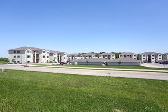 Fountains at Greenhill in Cedar Falls, IA - Foto de edificio - Building Photo